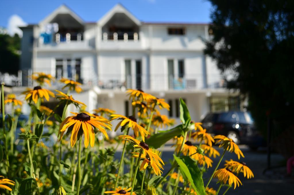 Rezo'S House Hotel Kvariati Kültér fotó
