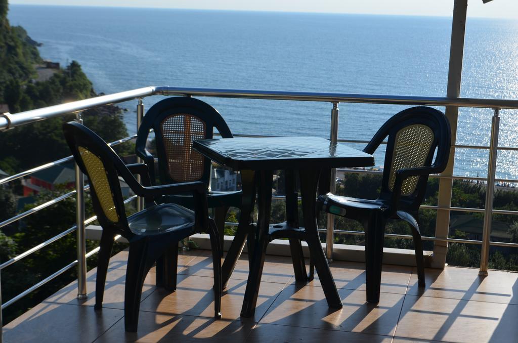 Rezo'S House Hotel Kvariati Kültér fotó